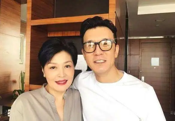 恭喜李咏女儿！成功考进入国外名校，完成了咏哥的遗愿