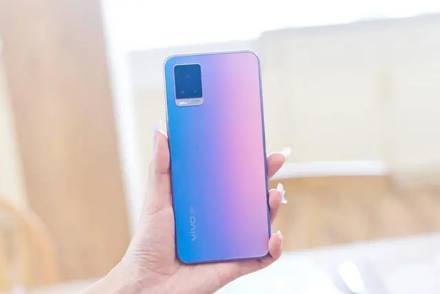 轻薄高颜值的自拍利器vivo S7，自拍表现堪称惊艳