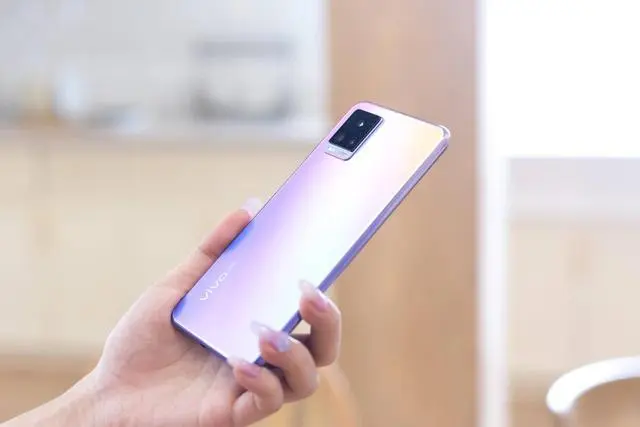 轻薄高颜值的自拍利器vivo S7，自拍表现堪称惊艳