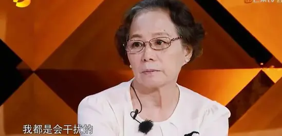 妈妈让15岁孩子“摸胸”睡：没有界限的母爱，毁孩子一生