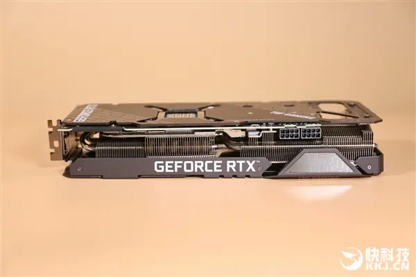 浓浓军工风 华硕TUF RTX 3090 OC GAMING显卡图赏