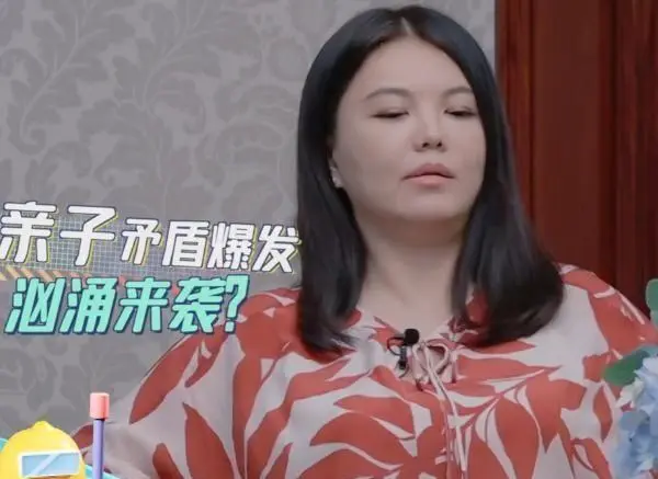 李湘自曝，房产多到数不清，凭本事“富养”女儿，为啥总被吐槽