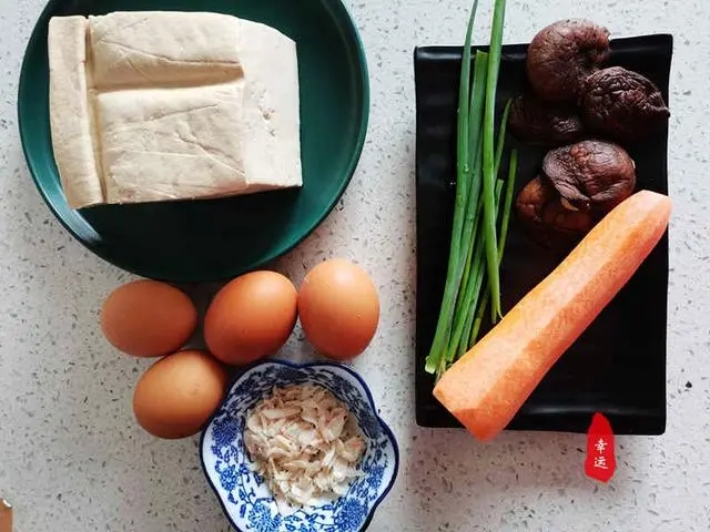 外皮超薄焦香，内馅丰富料足，试试这个馅料新搭配，保你会喜欢