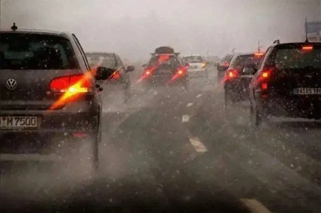 人财两空？小心！这样做变成泡水车！史上最全雨季行车锦囊