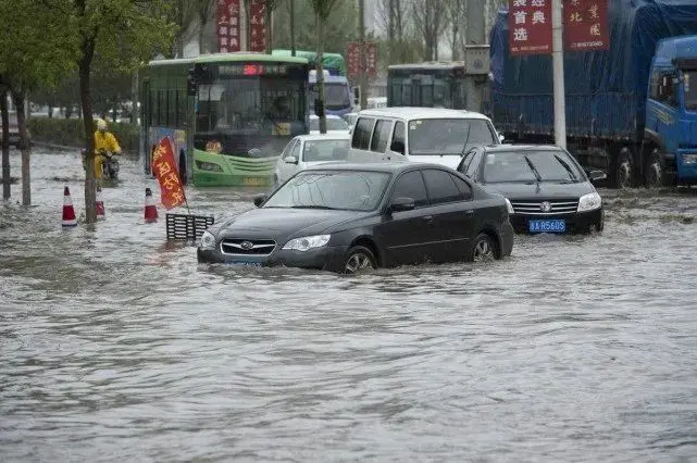 人财两空？小心！这样做变成泡水车！史上最全雨季行车锦囊