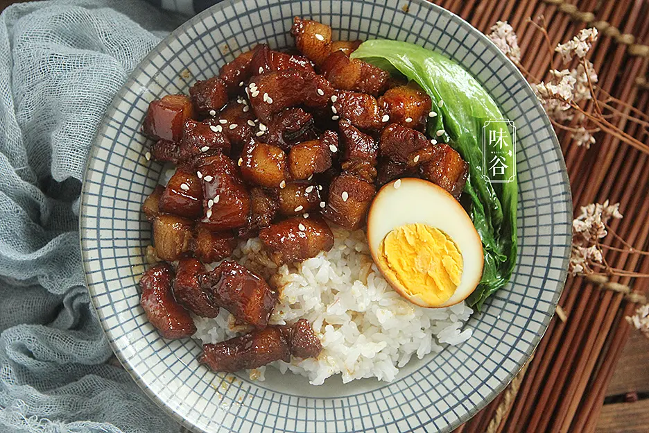 天凉了，儿子最馋这饭，好吃不腻，肉汁拌饭香极了，贴秋膘首选