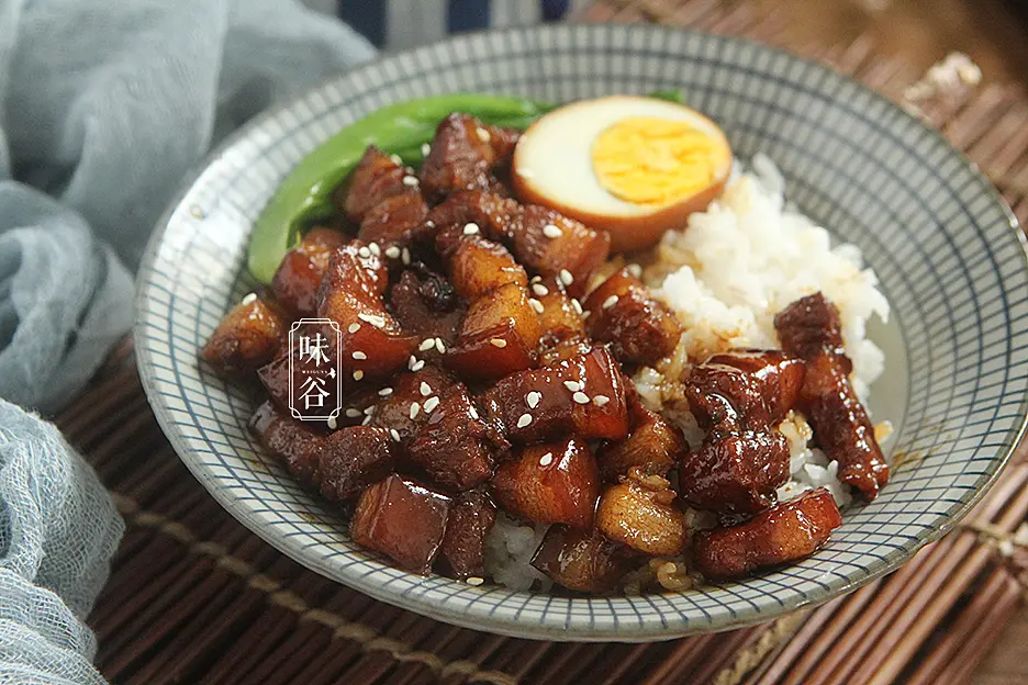 天凉了，儿子最馋这饭，好吃不腻，肉汁拌饭香极了，贴秋膘首选