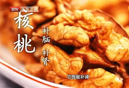 核桃不仅补脑，还有这种功效！秋天吃正合适～加它一起煮，好吃又好剥！