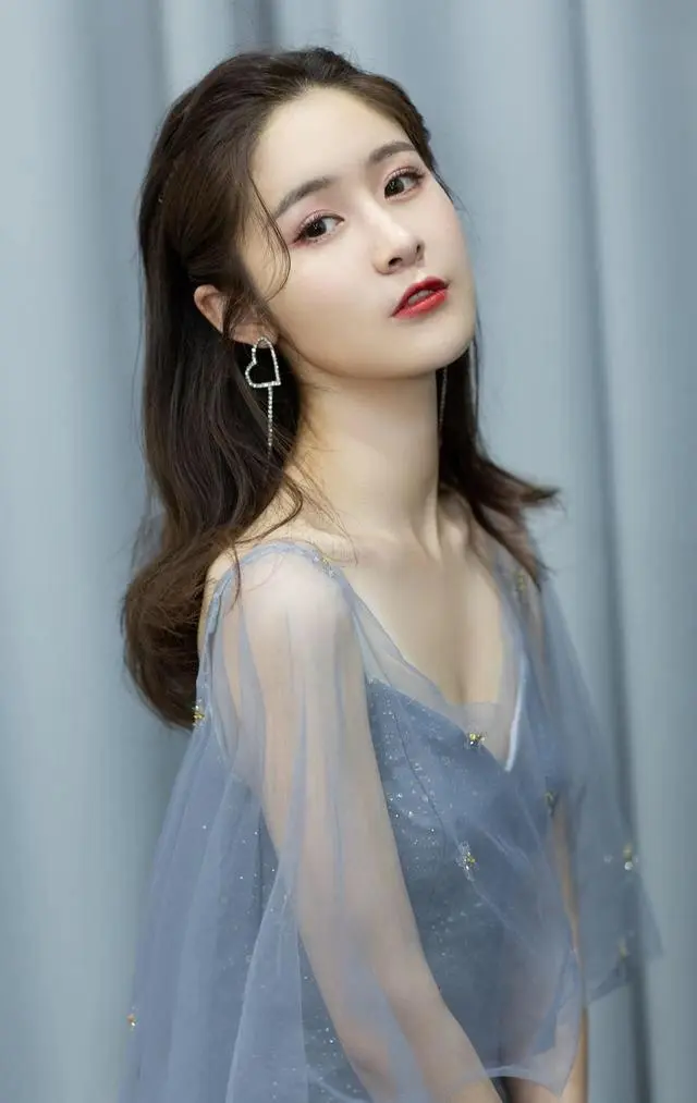 女神梁田：第5167期气质潮流美图欣赏