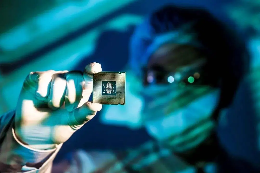 中国版“7nm”芯片登场，半导体行业至少有三个没想到！