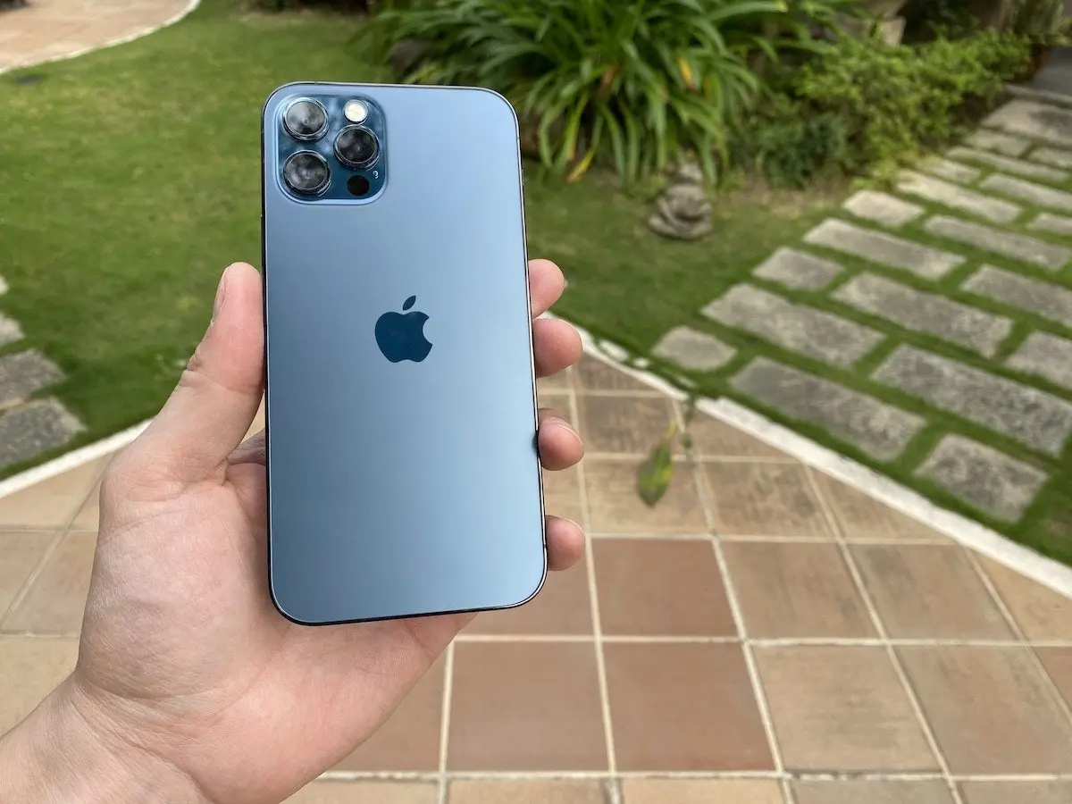 iPhone 12 深海藍開箱：夜拍攝影、5G測試和使用心得