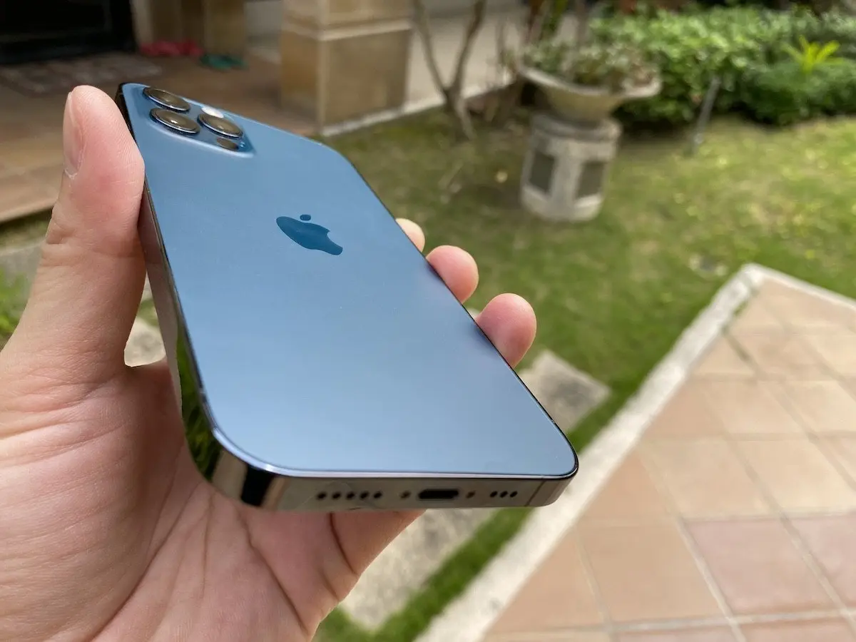 iPhone 12 深海藍開箱：夜拍攝影、5G測試和使用心得