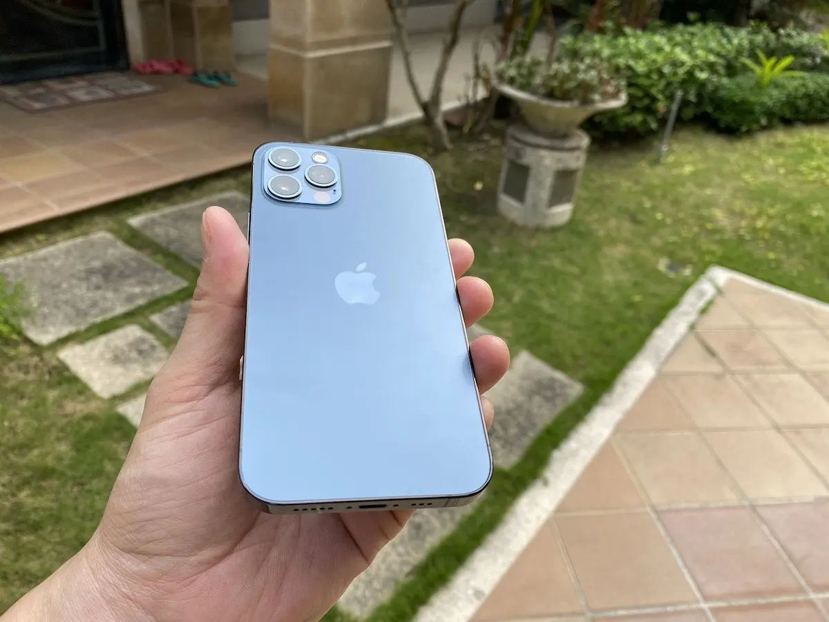 iPhone 12 深海藍開箱：夜拍攝影、5G測試和使用心得