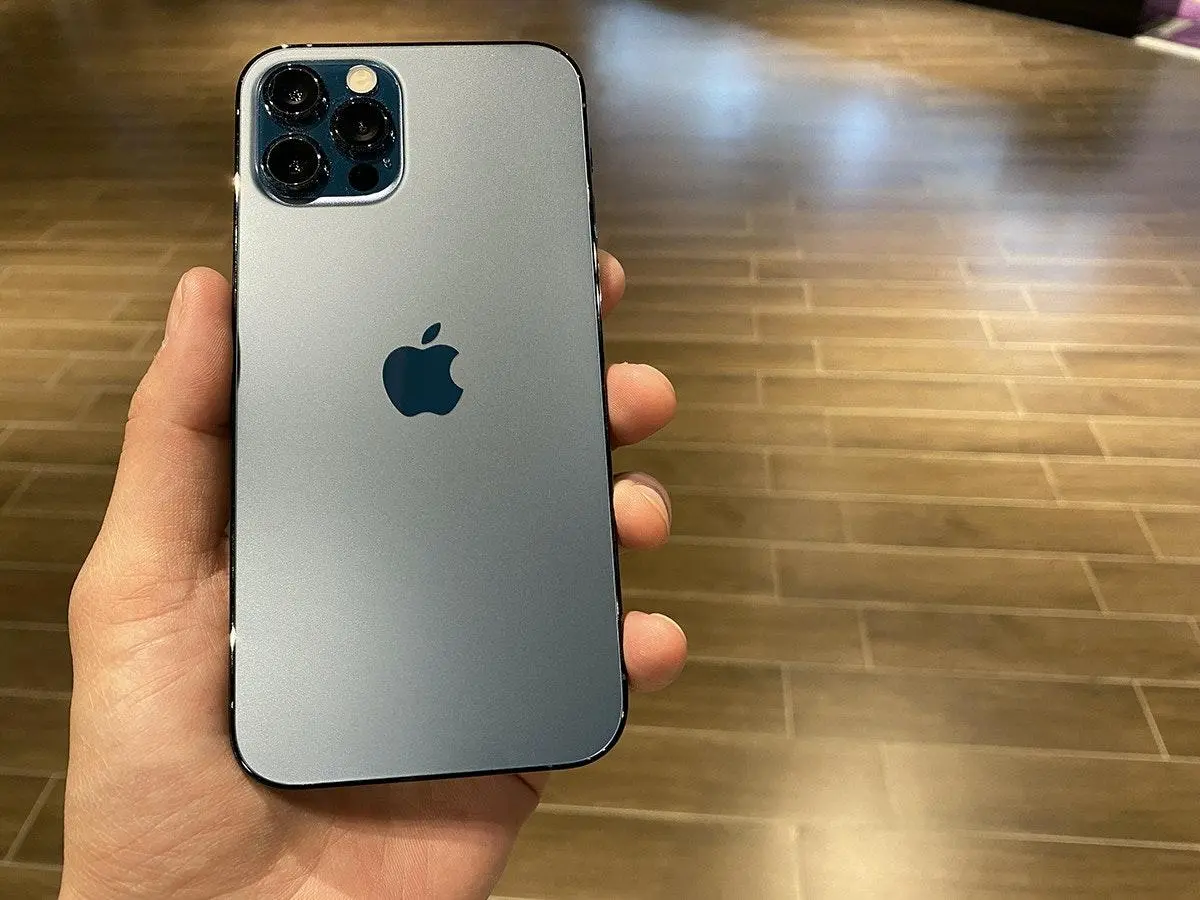iPhone 12 深海藍開箱：夜拍攝影、5G測試和使用心得