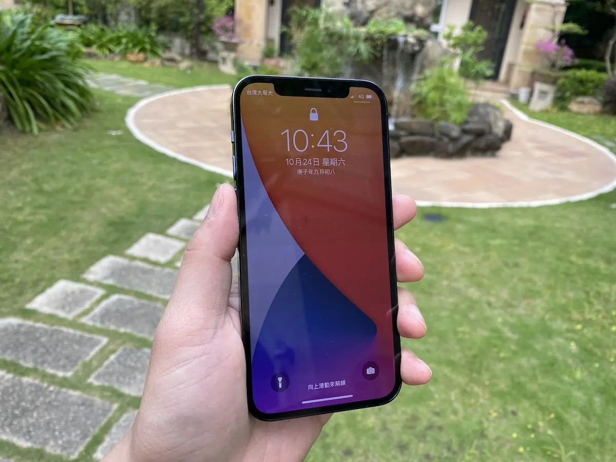 iPhone 12 深海藍開箱：夜拍攝影、5G測試和使用心得