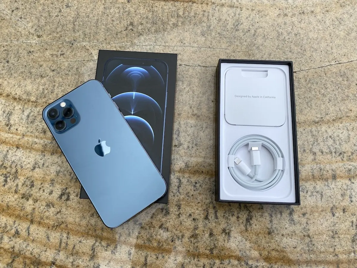 iPhone 12 深海藍開箱：夜拍攝影、5G測試和使用心得