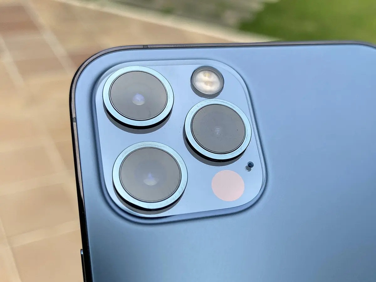iPhone 12 深海藍開箱：夜拍攝影、5G測試和使用心得