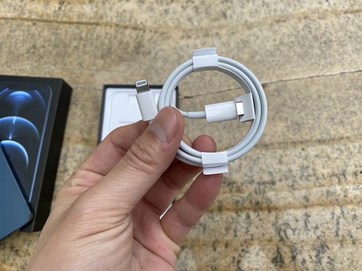 iPhone 12 深海藍開箱：夜拍攝影、5G測試和使用心得