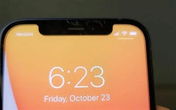 iPhone12深陷“掉漆门”，不贴膜用3天屏幕划了！