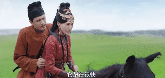 唐嫣晒女儿追妈妈的剧，小肉手摆出“OK”手势，但新剧风评不佳