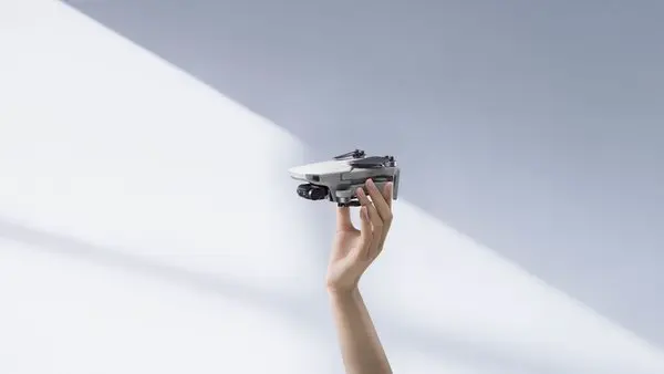 DJI 大疆创新发布航拍小飞机 DJI Mini 2｜美通社