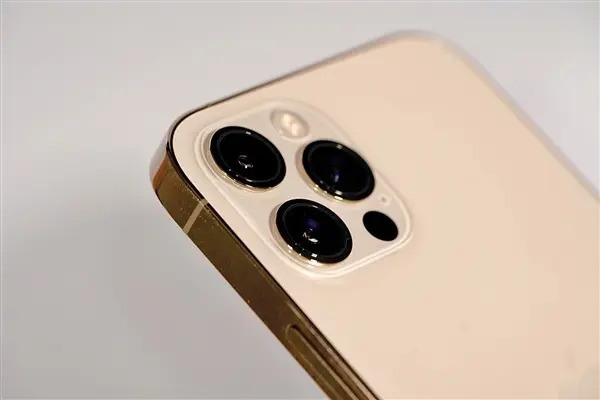 余承东：120Hz屏费电，三星：那要看谁做