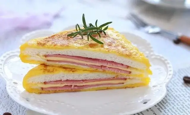 火腿西多士早餐