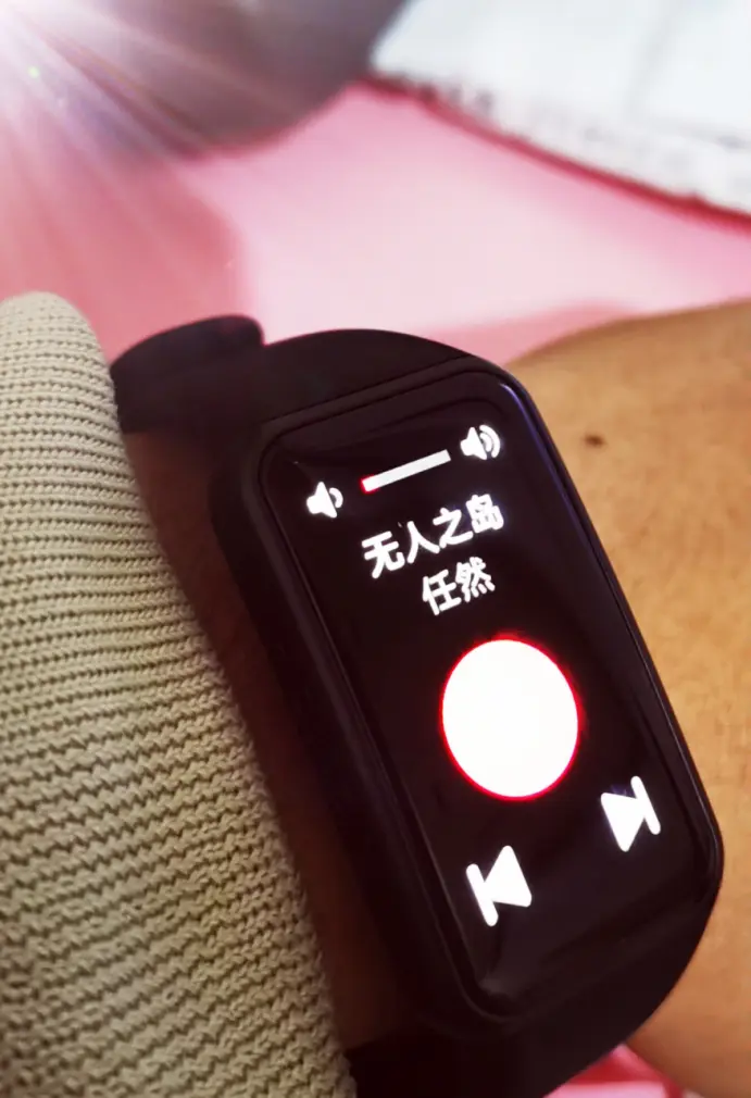 白捡一台荣耀手环6，全面屏时代靠吹吗？全面评测！