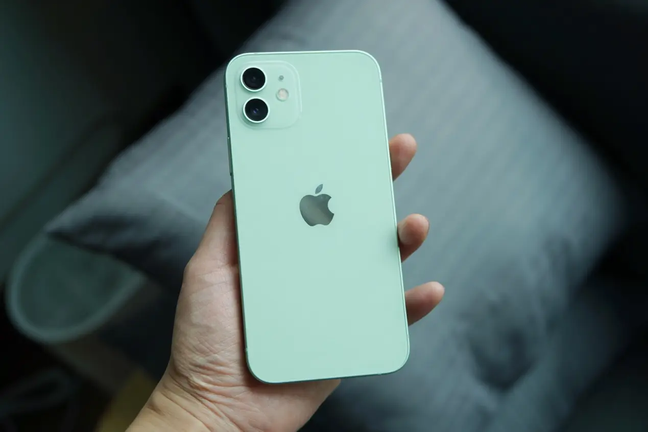 用了兩週iPhone 12，這幾點我想和你分享：續航信號配件