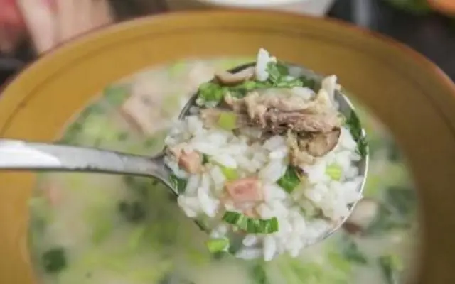 有一种常见的辅食，让孩子“假饱”不说，还影响宝宝长大个