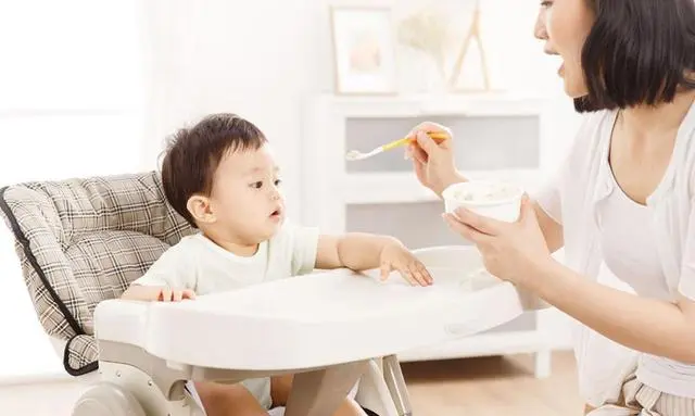 有一种常见的辅食，让孩子“假饱”不说，还影响宝宝长大个