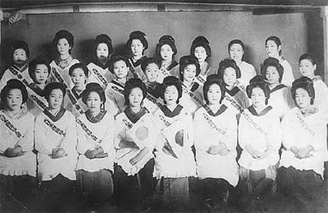 这才是二战日本女兵的真实样子，不要被“抗日神剧”骗了！