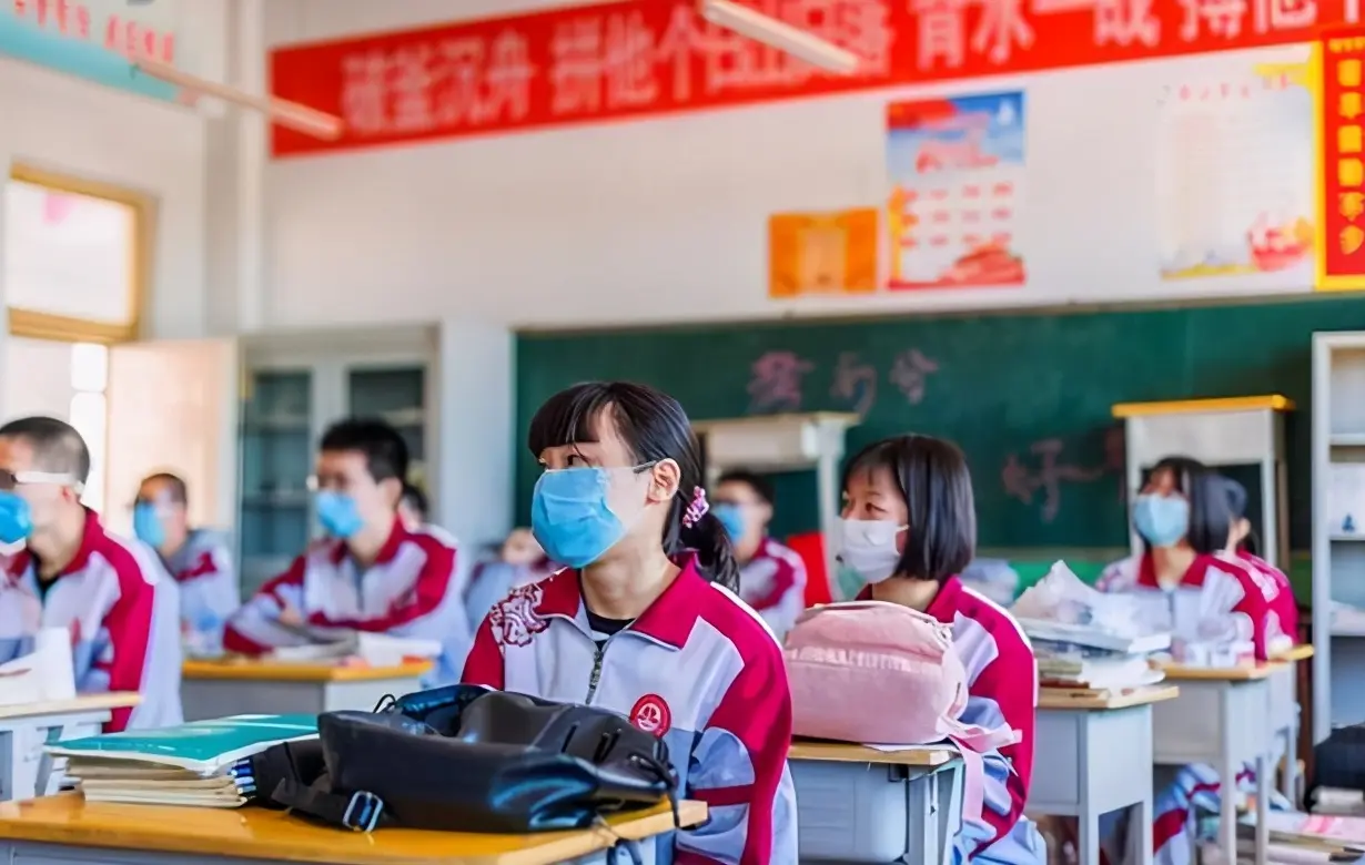 中学生写“文言文请假条”火了，老师看完很服气：必须批准