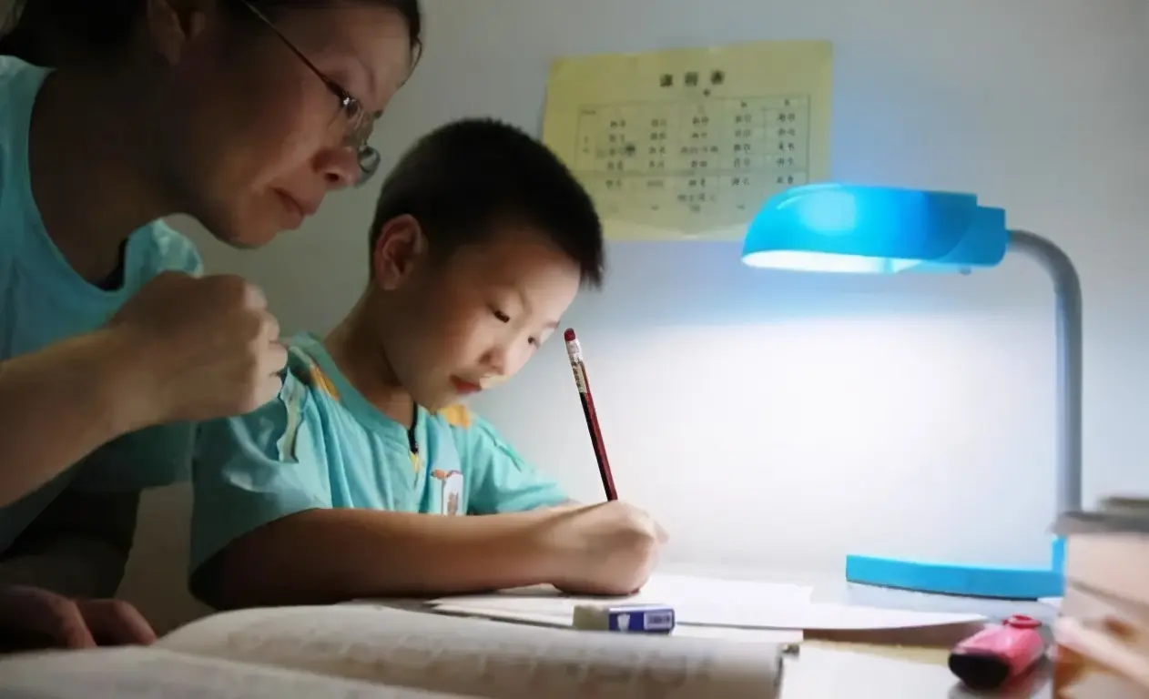 中学生写“文言文请假条”火了，老师看完很服气：必须批准