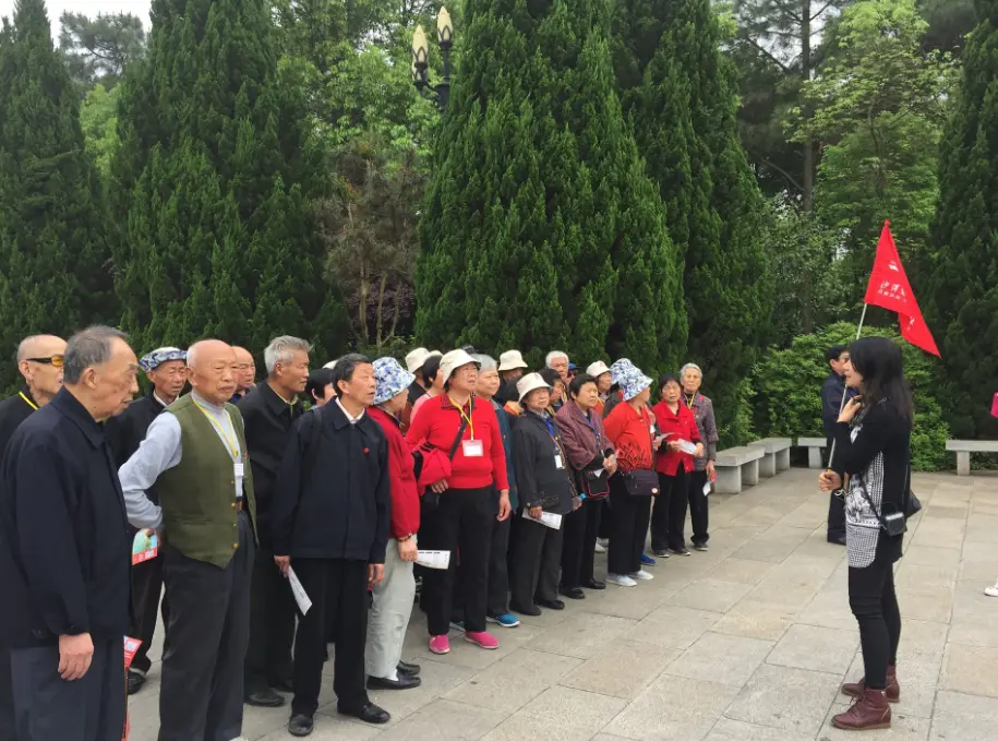 跟团游常被吐槽，为何有人却说，老年人更适合跟团游？