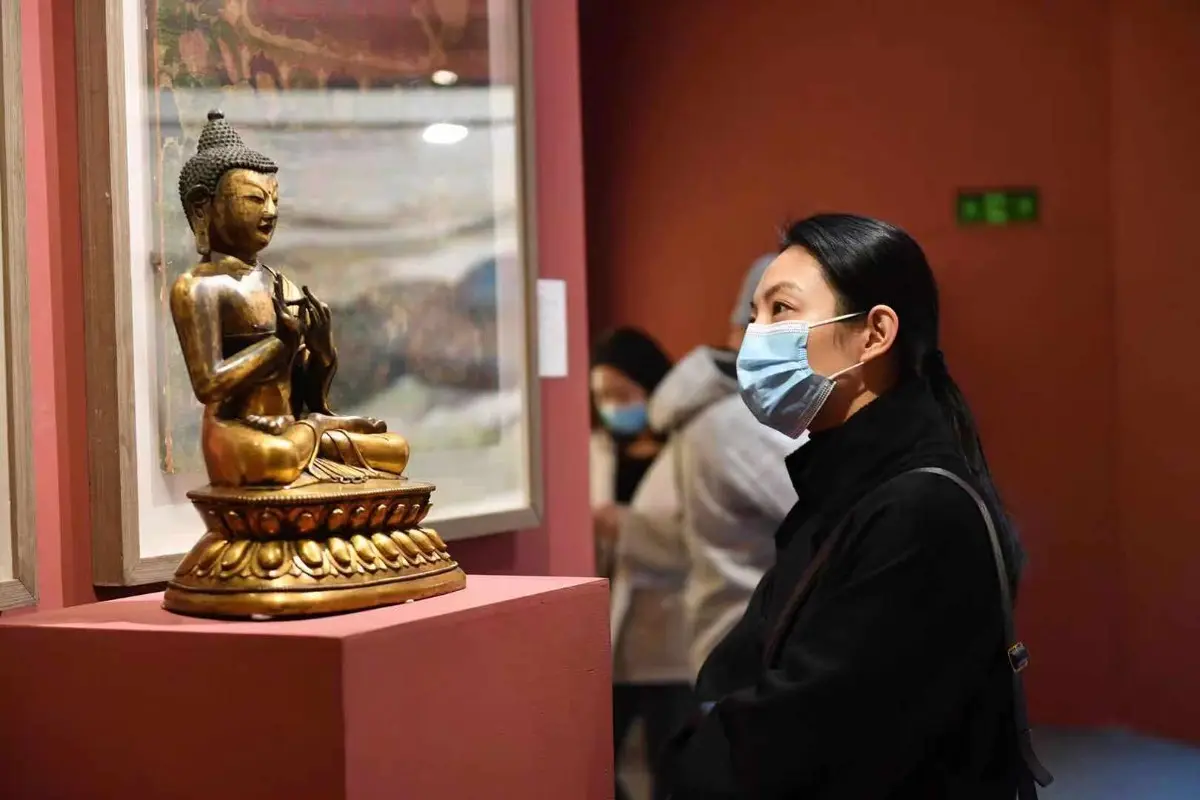 罕见敦煌写经现身，专家说“从经文到装潢如此完整难得一见”