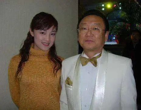 移居海外后花光积蓄，被敲诈90万，73岁蒋大为为女儿买房拼尽全力