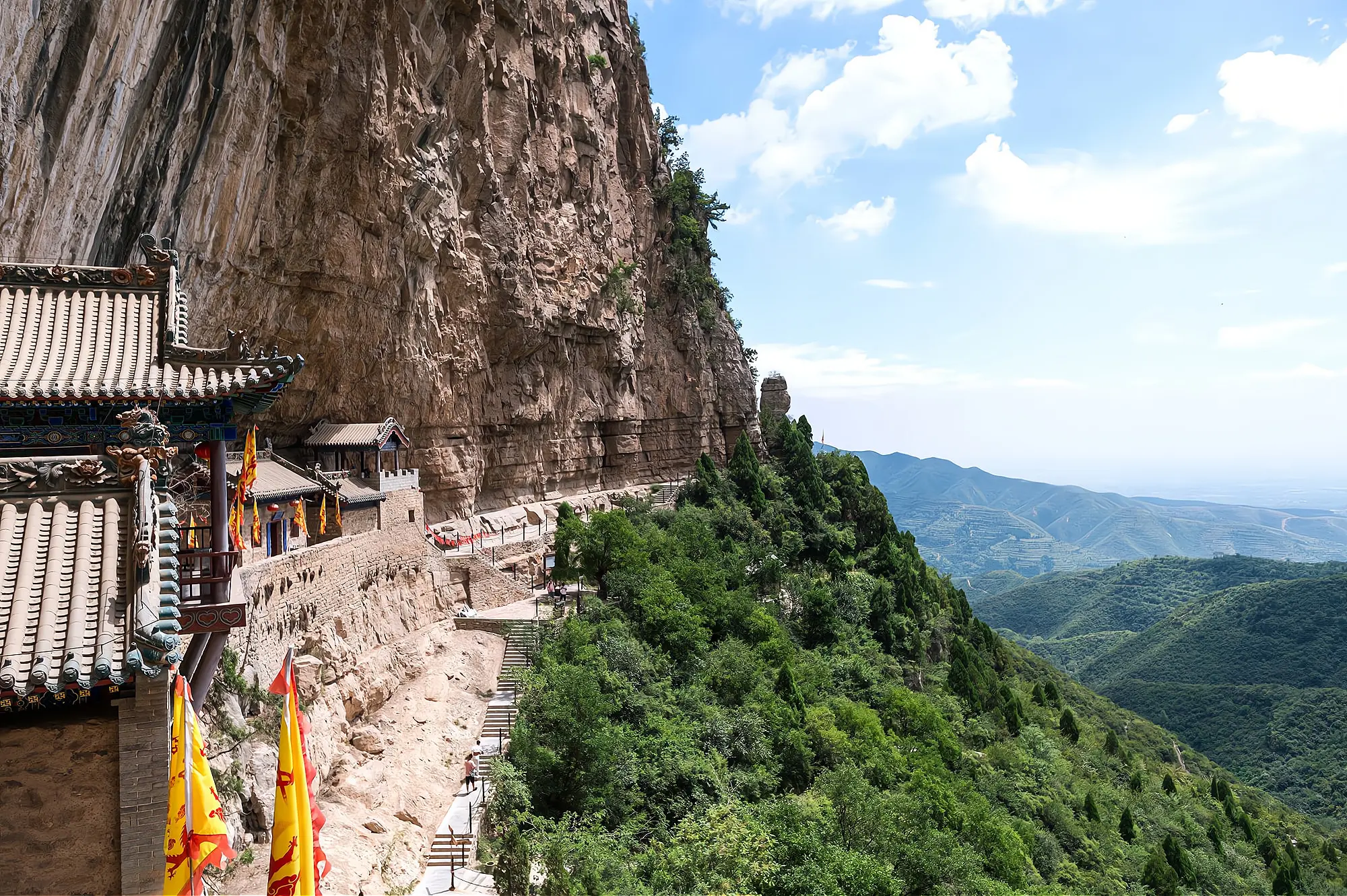 山西深山中藏着一座“悬空道观”，历经700年不倒，让人称奇