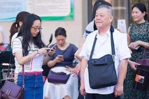 大学生晒和父母聊天记录，看完笑到脸抽筋，同一个世界相似的爸妈