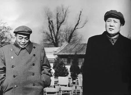 1955年授衔时，彭总得知此人的军衔后却很不高兴，他说：太高，必须降低