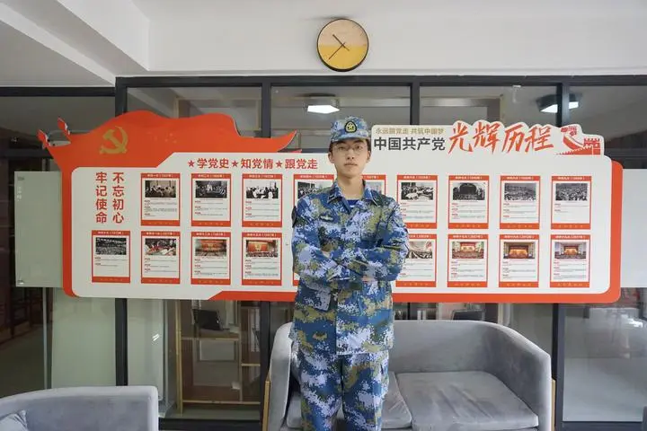 把“热血尖兵故事”讲给同学们听！20岁退伍大学生在博物馆上了堂思政课