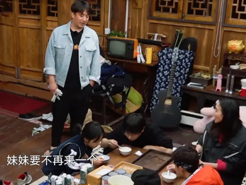 《向往4》黄磊为啥那么宠张子枫？看到她起床做的第一件事，全明白了！