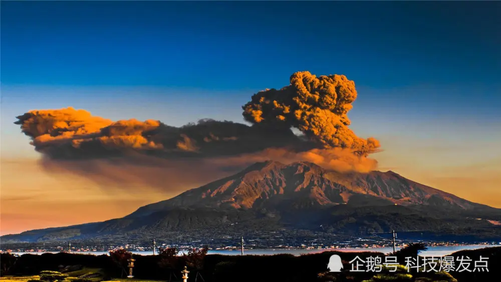 7月仅仅过去了一周，日本火山喷发2次，8300米的灰烬遮天蔽日！