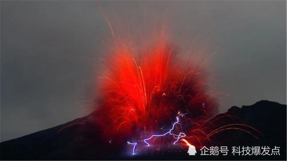 7月仅仅过去了一周，日本火山喷发2次，8300米的灰烬遮天蔽日！