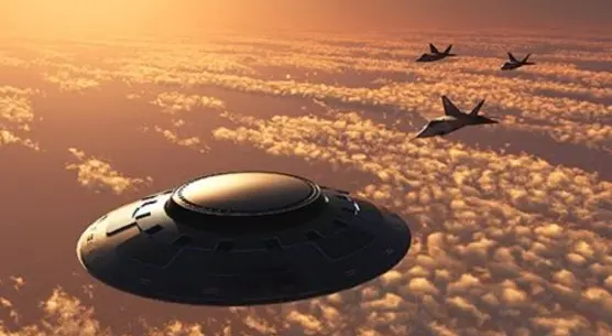 波兰上空出现巨型UFO，在60米高空处盘旋，此景恰被目击者拍到