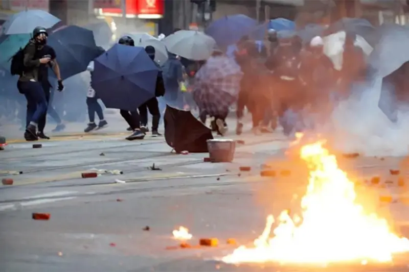 果然，香港教育要“消毒”，教协就“急了”