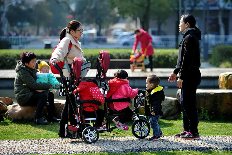 在美国当职场妈妈，比在任何发达国家都困难