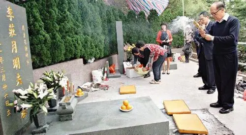 风水大师蔡伯励：一句“你亡妻庄月明的死”，李嘉诚便给他200万