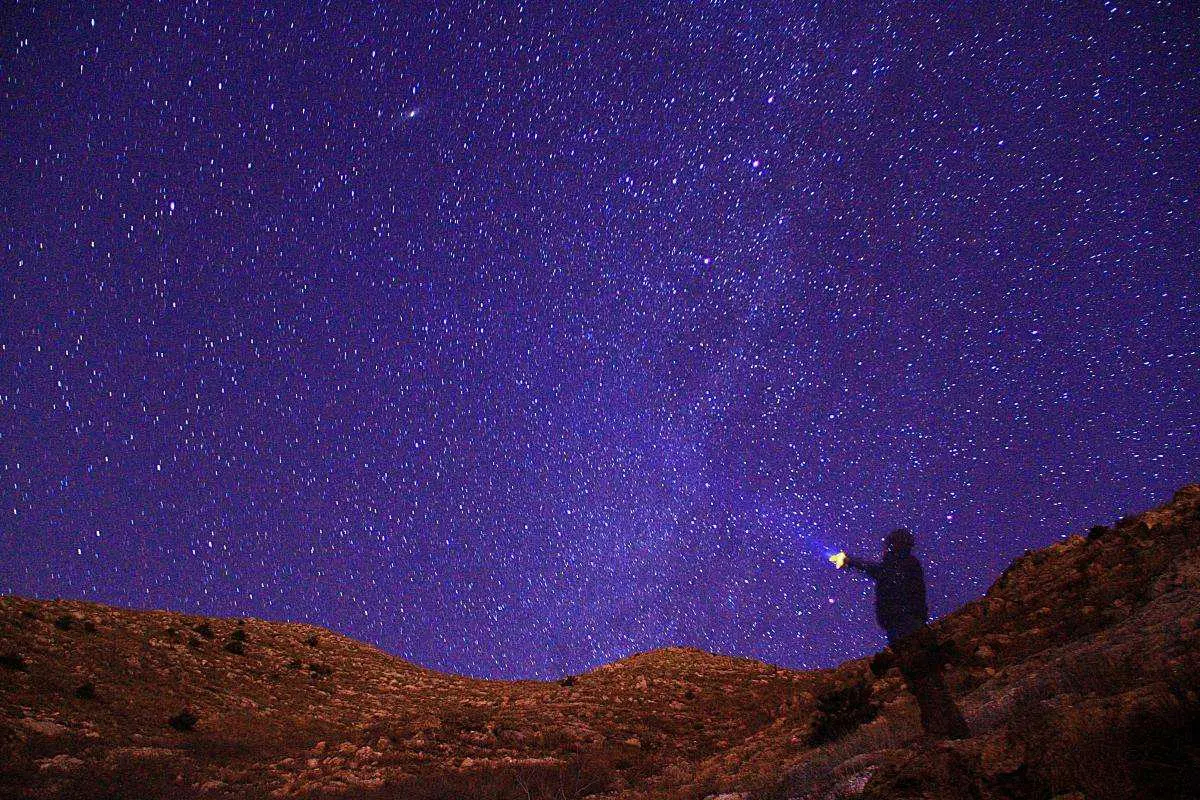 半个月内，意中人降临，4大星座桃花开爱情到，今生幸福没意外