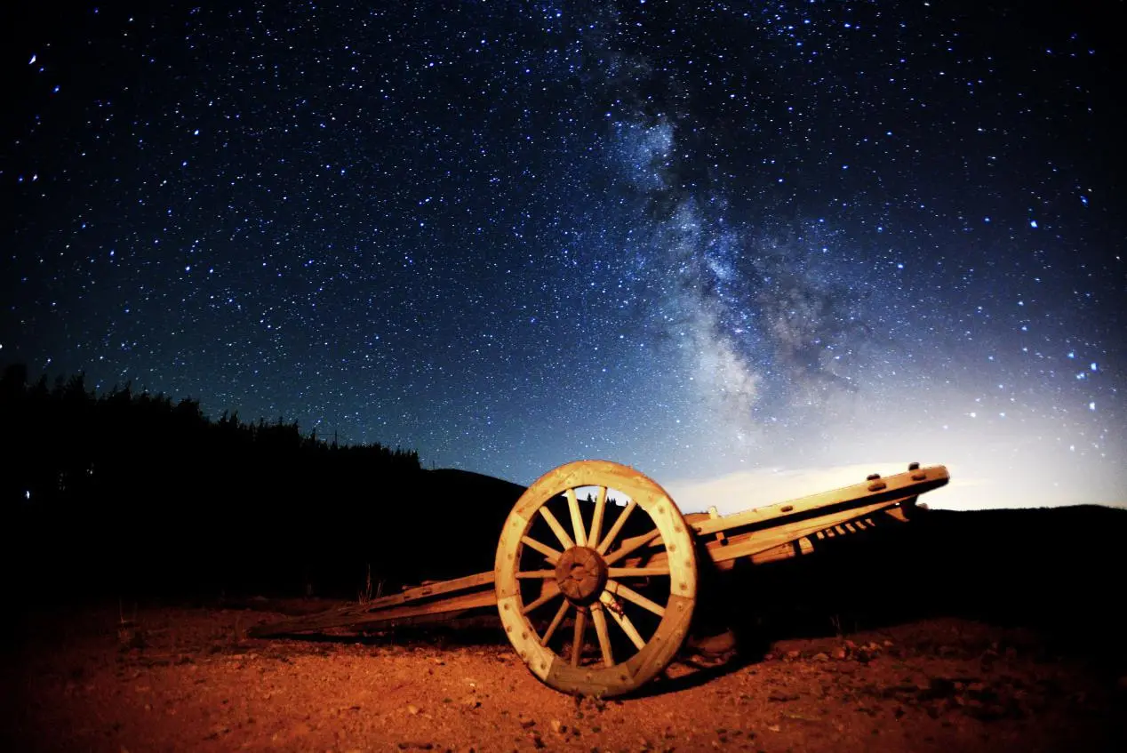 未来7天，吉星庇护，旧情复燃，桃花朵朵开，前缘重聚的4星座！